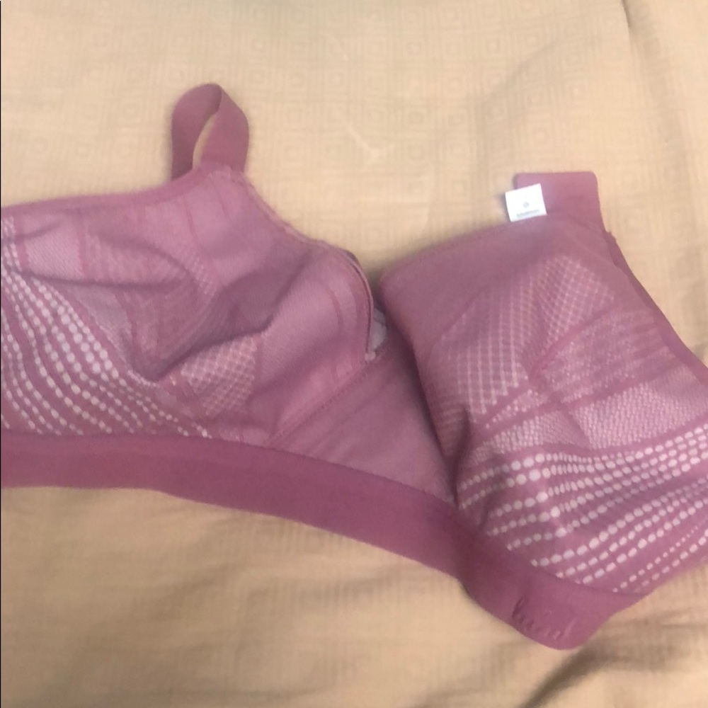 NWT Lululemon wake to lace bra